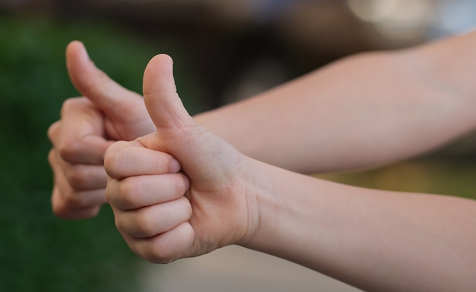 Positief positive thumbs-up (Leopold Boettcher, Pixabay)