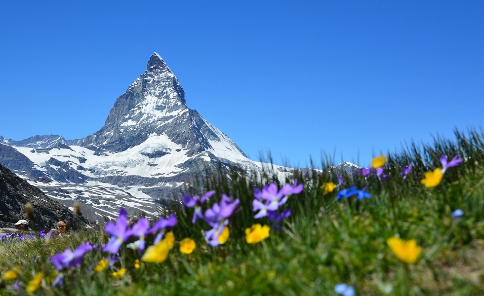 Peak top berg mountain Matterhorn Europe (photo Claudia Beyli)