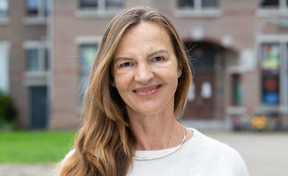 Active or passive: Effi Bialkowski (Van Lanschot Kempen) | Financial ...