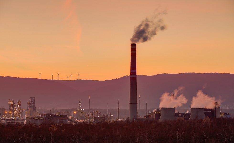 Klimaat (09) CO2 milieuvervuiling fabriek